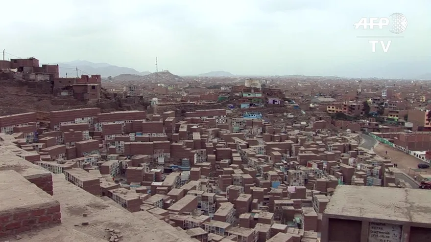 Una vida entre tumbas en Perú