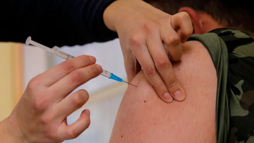 El músculo conocido como el deltoides es el predilecto para administrar las vacunas