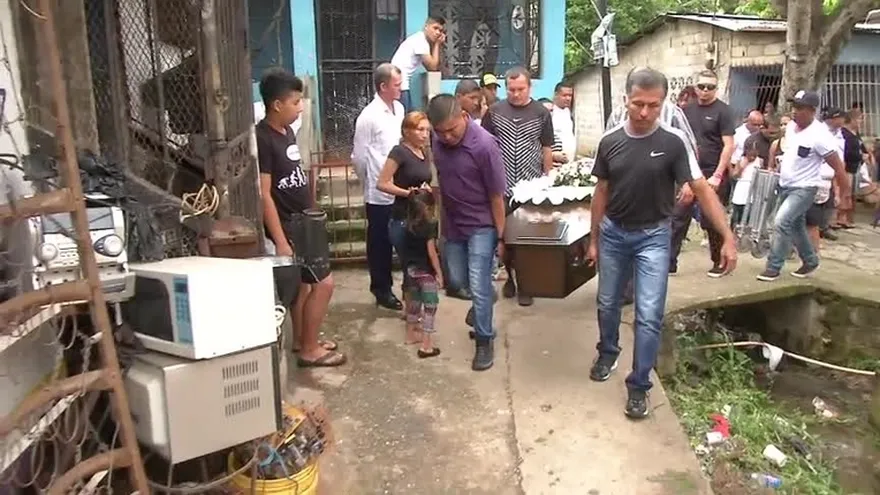 Realizan funeral de menor de 16 años asesinada en Viejo Veranillo