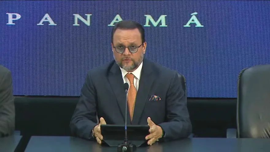 Julio moltó, ministro de Comercio durante conferencia de Consejo de Gabinete