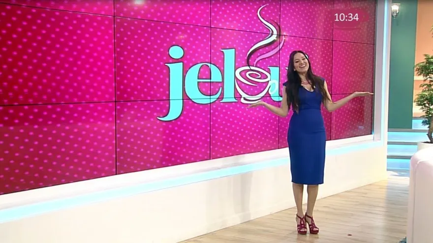 Sandra Sandoval canta y cocina