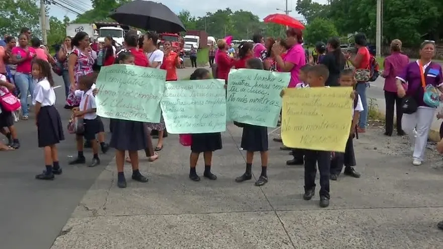 Protestan en escuela República Árabe de Egipto
