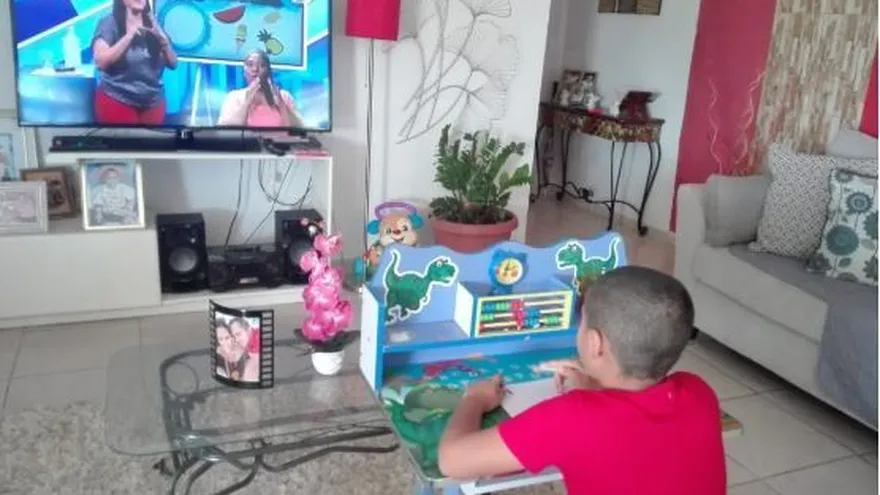 El Salvador se interesa por proyecto de clases televisivas impartido en Panamá. Foto/Meduca