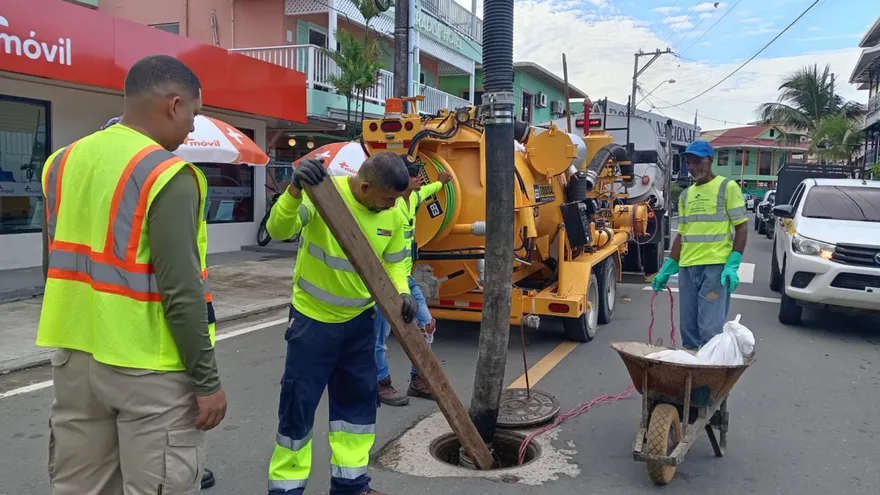 MOP realizan inspección en sistema sanitario de Isla Colón.