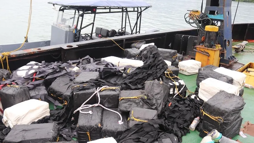 Polémica por embarcación interceptada con 13.5 toneladas de droga: exdirectivo marítimo asegura haberla vendido en 2023