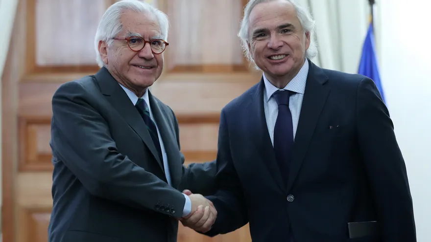 Más de una veintena de reuniones entre ministros, subsecretarios y altos cargos del gobierno se realizaron hoy en Chile para preparar los relevos que tendrán lugar el próximo 11 de marzo, informaron fuentes oficiales.