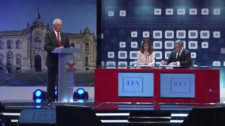 Candidatos peruanos debaten a una semana de balotaje