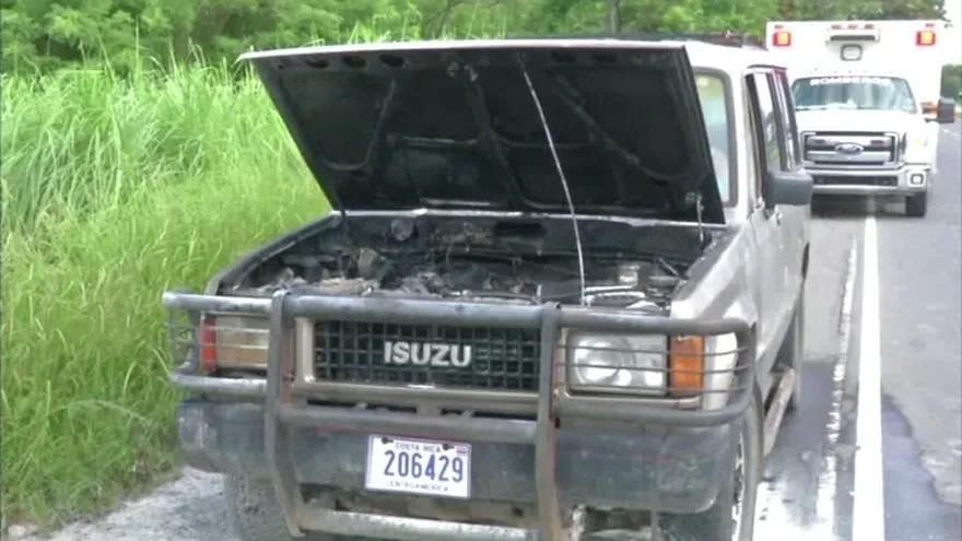 Carro se incendia en la vía Interamericana