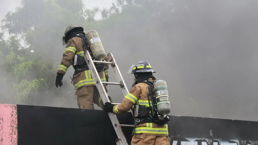Incendio consume local comercial en Penonomé, bomberos acuden al sitio