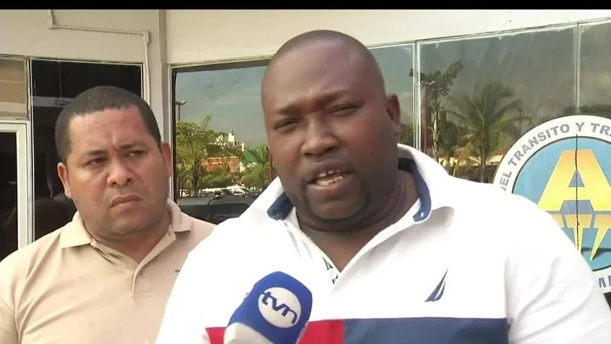 Transportistas de buses ‘piratas’ se reúnen con la ATTT