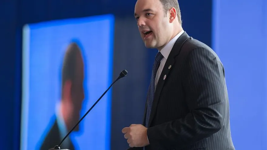 El presidente de la junta directiva de la Comisión de Telecomunicaciones de Centroamérica (Comtelca), José Del Castillo Saviñón.