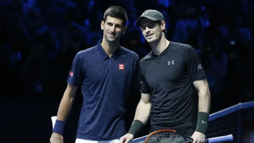 Novak Djokovic (i) y Andy Murray (d)