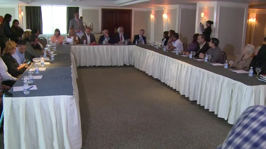 Venezuela: senadores españoles visitan familiares de presos