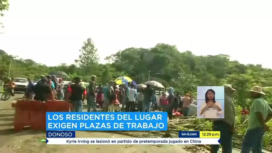 Vía hacia Cobre Panamá lleva más de 24 horas cerrada; moradores exigen ser empleados