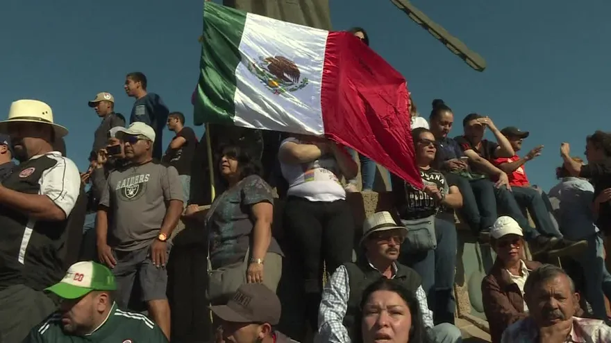 Protestas pro y contra caravana migrante en frontera México-EEUU