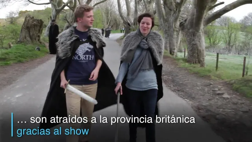 Turistas visitan los escenarios de Juego de Tronos