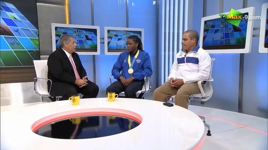 Entrevista de Atheyna Bylon en Noticias AM