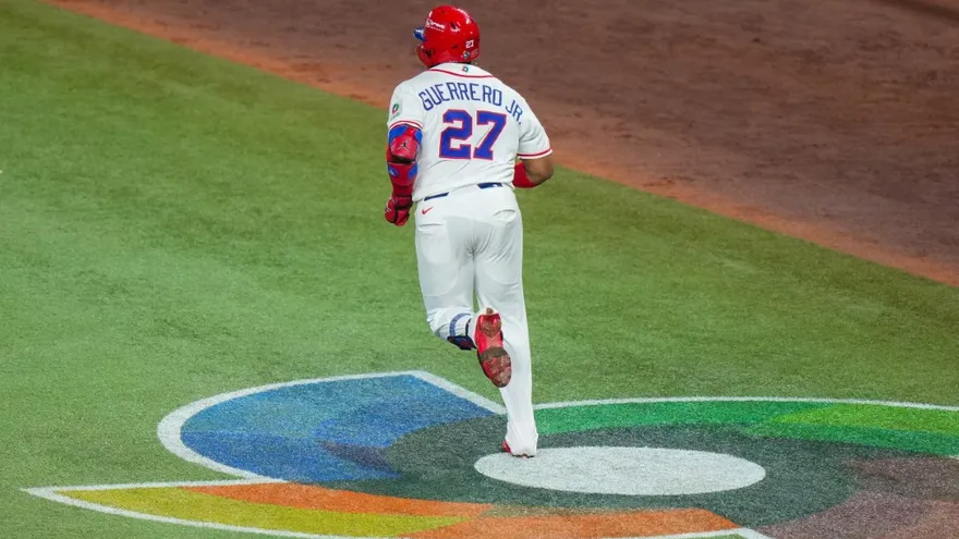 Vladimir Guerrero Jr con el uniforme de República Dominicana