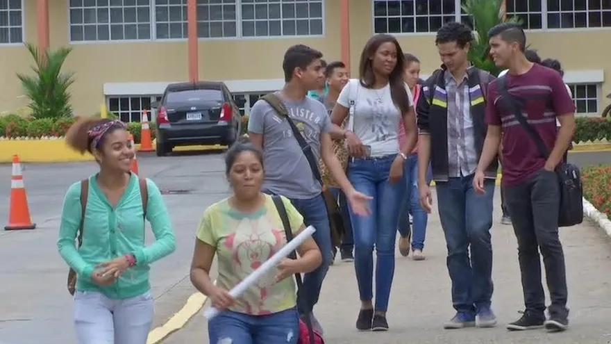 Población juvenil de provincias centrales migran a la capital