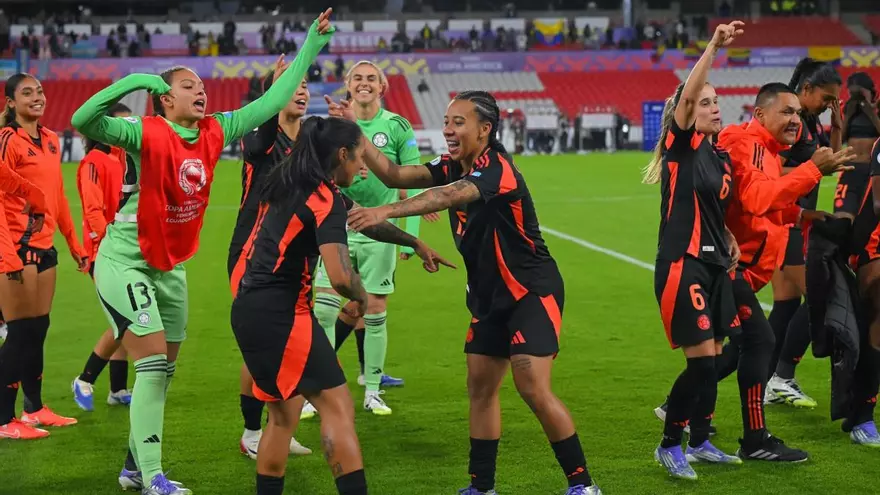Jugadoras de la selección de Colombia celebran