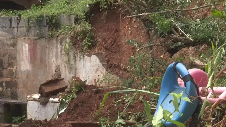 Deslizamiento de tierra afecta viviendas en La Chorrera tras fuertes lluvias