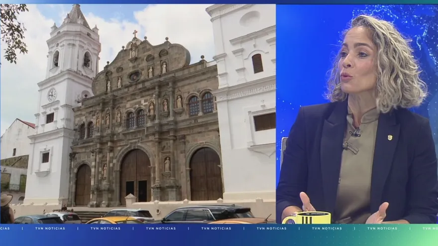 Ministra de Turismo, Gloria De León.