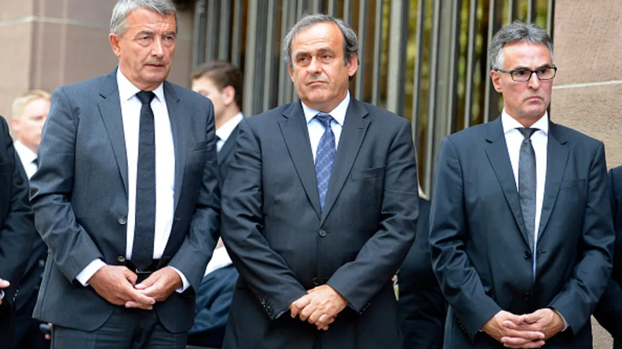 Michel Platini renuncia a la presidencia de la UEFA