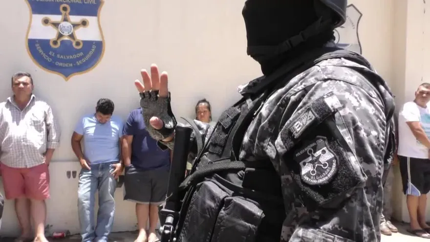 Detienen en El Salvador banda de tráfico de migrantes a EEUU