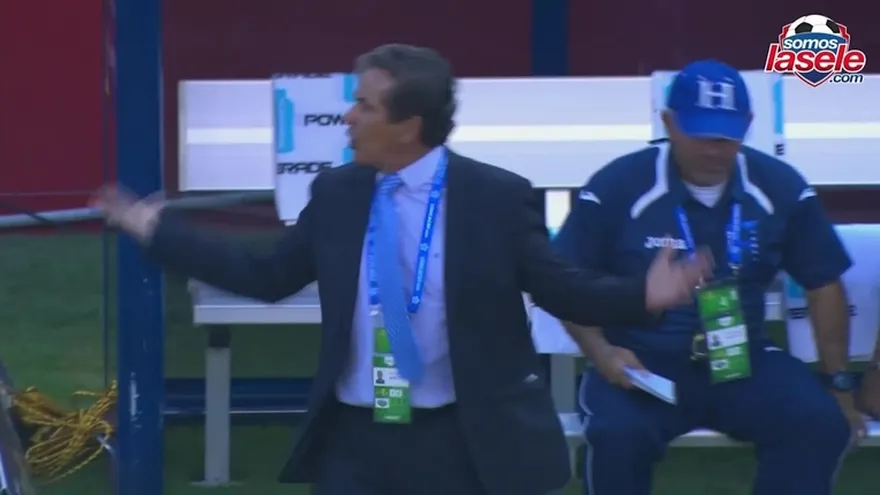 José Luis Pinto y Hernán Gómez intercambiaron palabras en el campo