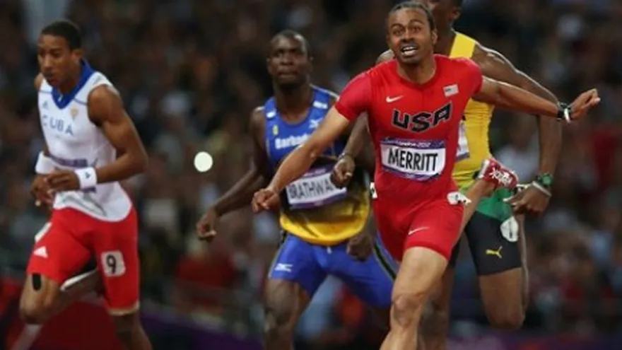 Merritt gana los 110 con vallas; Robles abandona