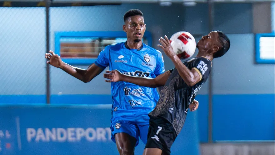 CAI y Tauro FC en acción