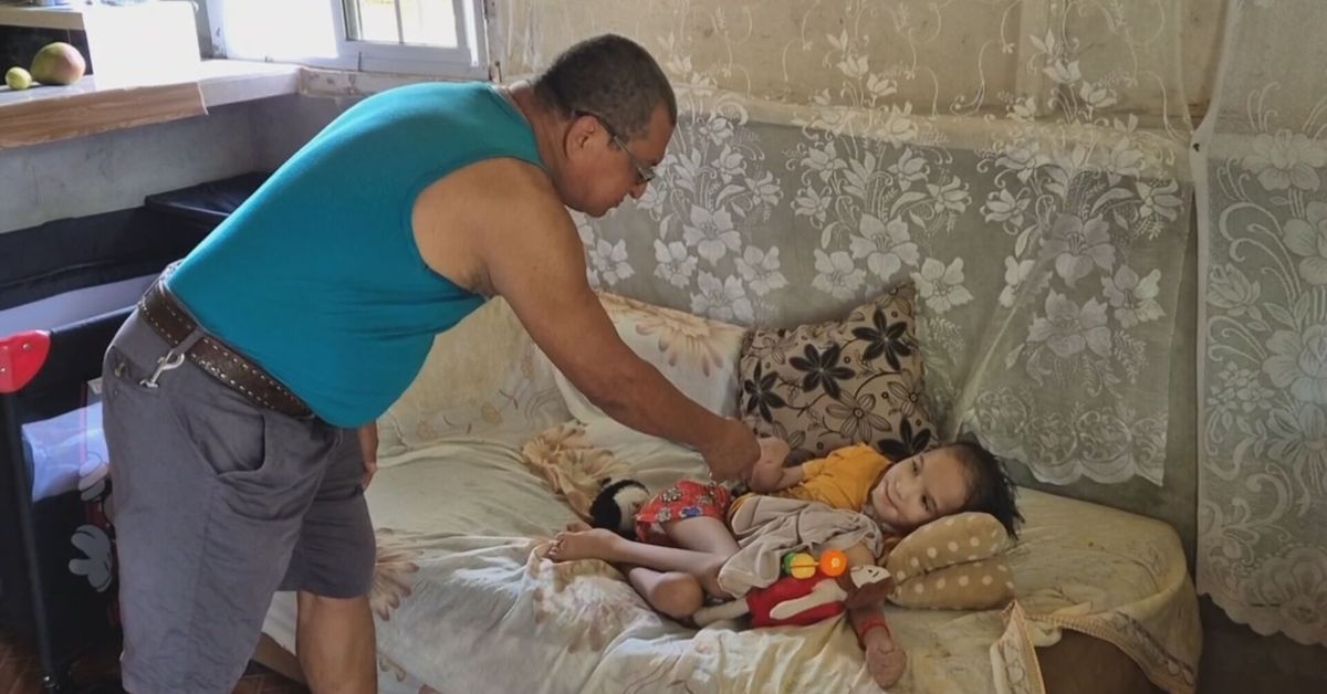 Familia en Chiriquí pide ayuda para vivienda y tratamientos de niña de 9 años que quedó parapléjica