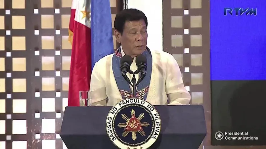 Duterte amenaza con decretar la ley marcial en Filipinas