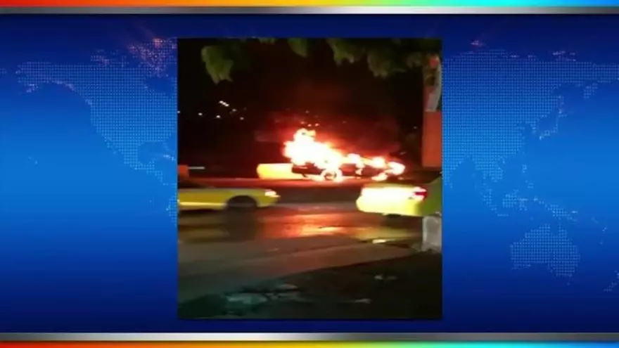 Automóvil se incendia en Pan de Azúcar
