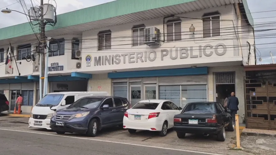 Los casos de maltrato a adultos mayores en Panamá continúan en aumento, según cifras oficiales del Ministerio Público, que reporta 812 denuncias a nivel nacional en lo que va de 2025. De ese total, 80 casos corresponden a la provincia de Veraguas, una situación que ha encendido las alertas de las autoridades.