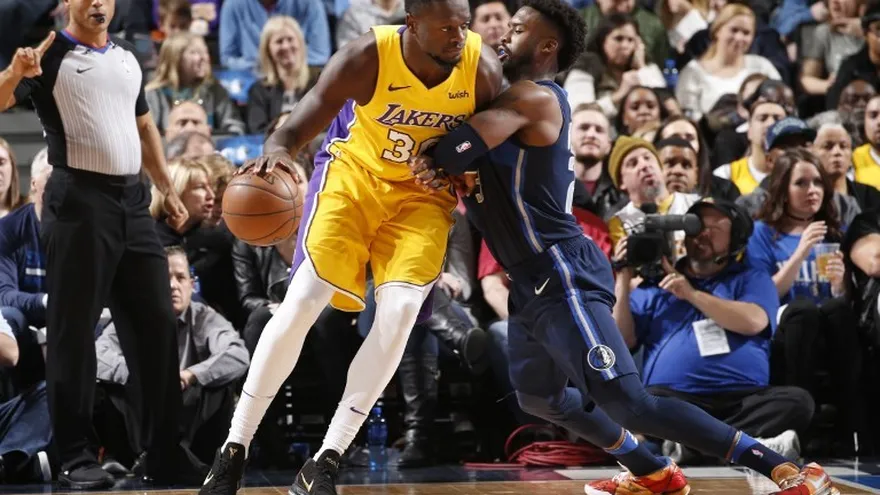 Randle define el triunfo de los Lakers ante los Mavericks