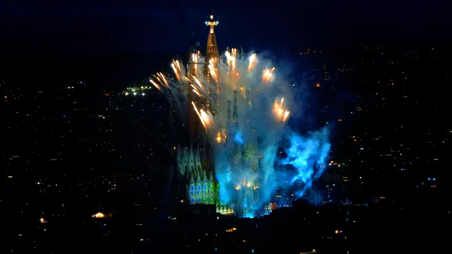 El papa bendijo la torre más alta de la Sagrada Familia de Barcelona
