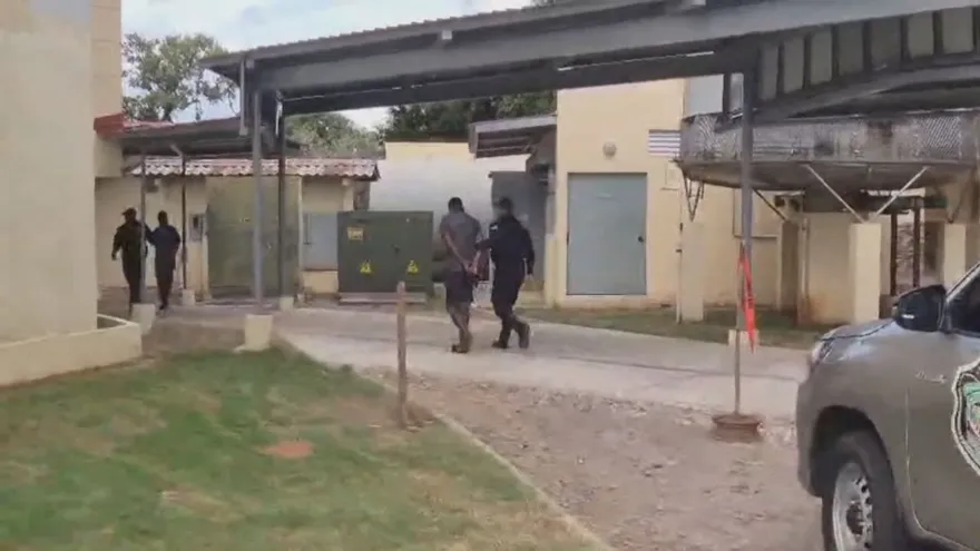 La Policía Nacional llega con los sospechosos a la audiencia en Chiriquí
