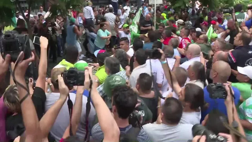 Protesta sindical masiva contra Macri anuncia huelga general