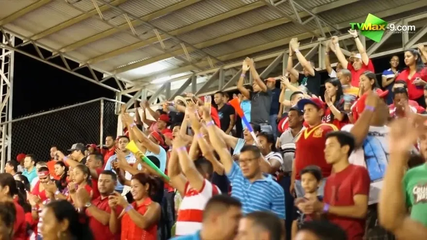 Fanáticos coclesanos felices