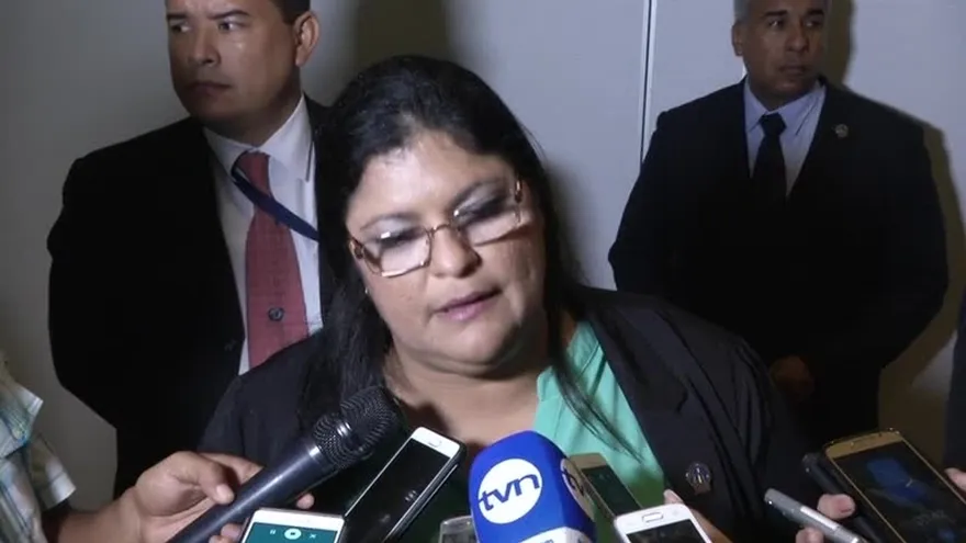 Fiscal Tania Sterling habla de los casos de corrupción