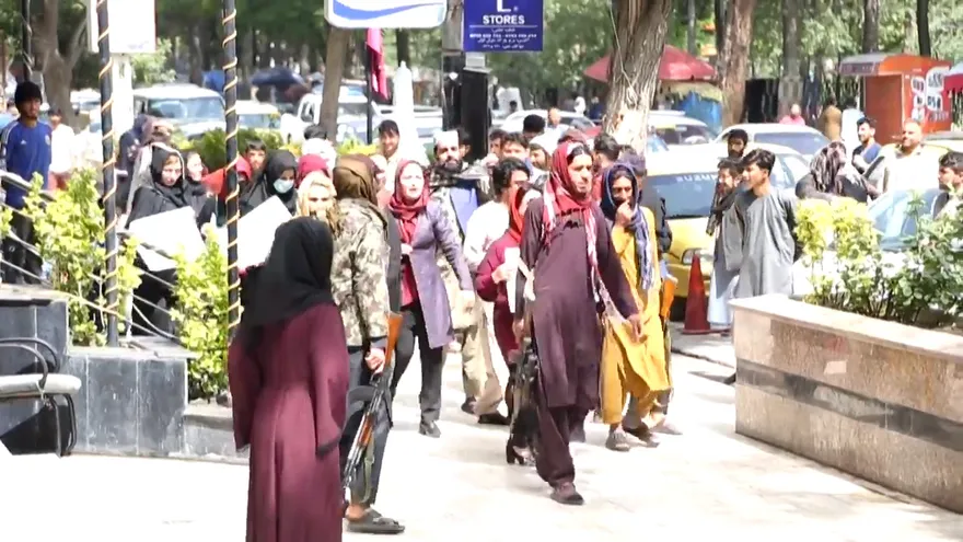 Protesta de mujeres en Afganistán.