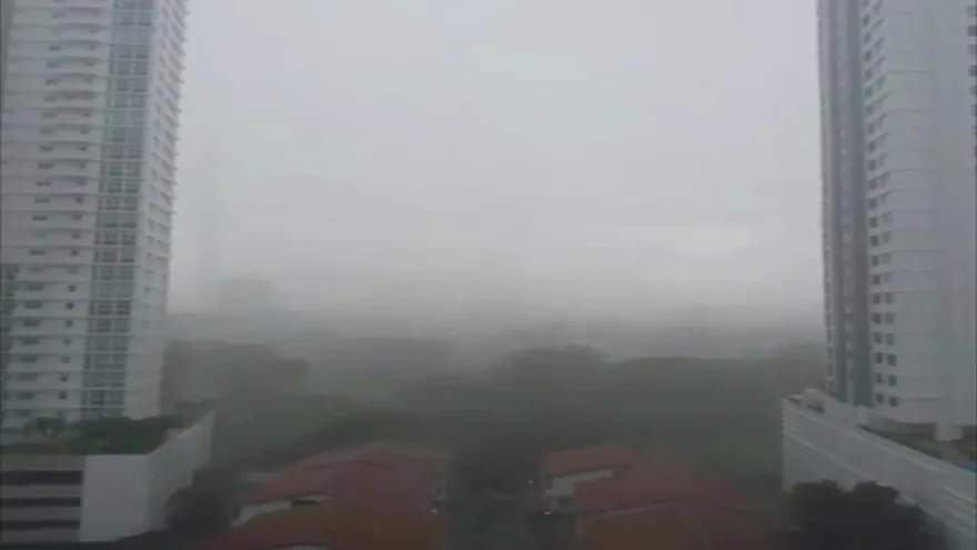 Inundaciones en la capital tras lluvias este lunes