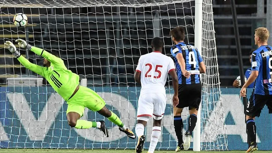 Acción del partido entre el Lille y el Atalanta