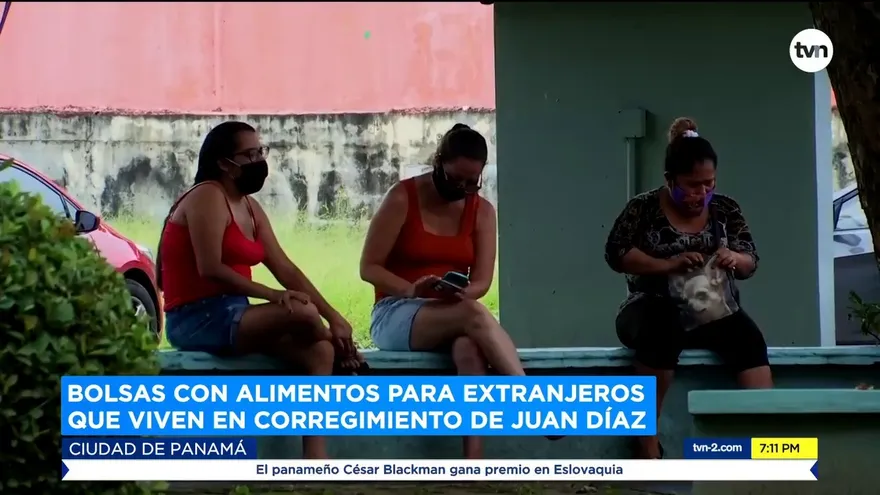 Bolsas con alimentos para extranjeros en Juan Díaz