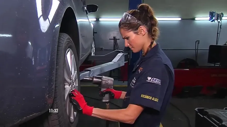 En los zapatos de un mecánico con Carolina Dementiev