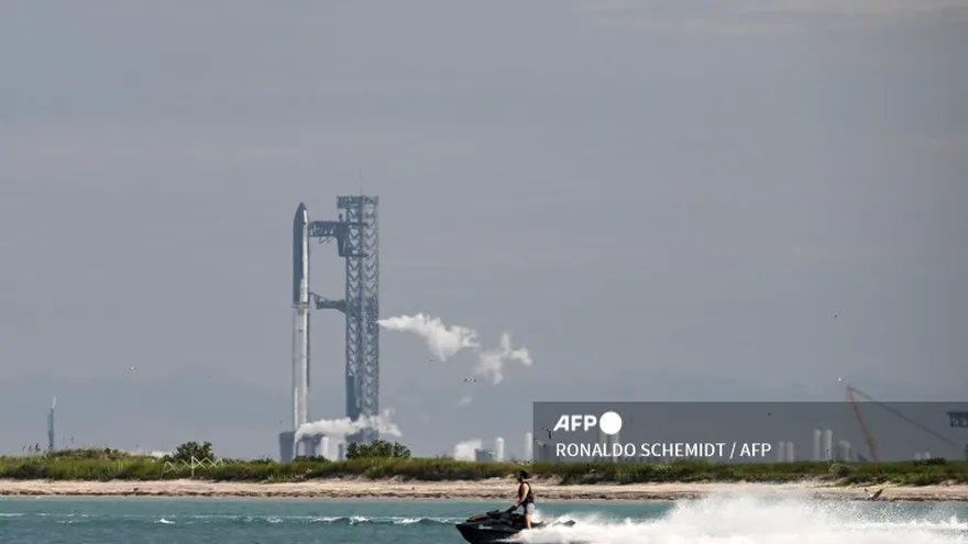 El décimo vuelo de Starship aún podría efectuarse el lunes o martes, Sin embargo la empresa no dio detalles.