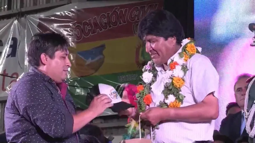 Evo Morales promete "tierra" a la comunidad boliviana en Argentina