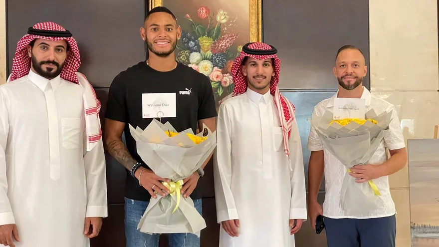 Ismael Díaz es recibido por el Al-Taawoun FC