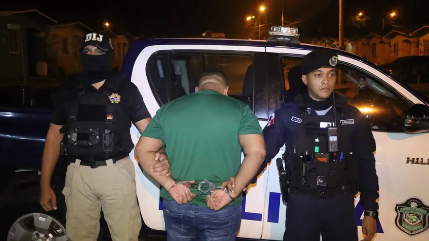 Luego de la detención de varios funcionarios vinculados a una red criminal dedicada al contrabando de tabaco desde la Zona Libre de Colón hacia la frontera con Costa Rica, en Paso Canoas, la Autoridad Nacional de Aduanas (ANA) informó este miércoles que se encuentra colaborando con las investigaciones que adelantan las autoridades.